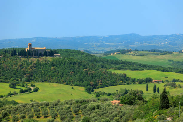 istock Tuscan countryside landscape 1528006333
