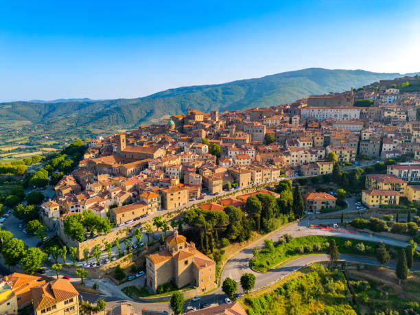 Cortona Tuscan medieval town Cortona Tuscan town from drone cortona stock pictures, royalty-free photos & images