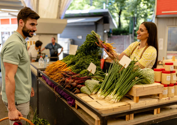istock Woman Tailors Vegetable Recommendations to Meet the Customer's Needs 1528226296