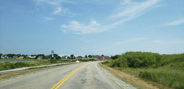 istock Road to Town 1528227051
