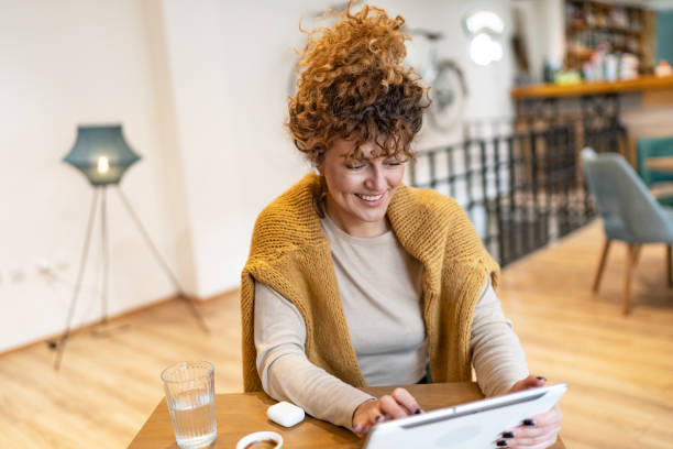 istock Young woman at coffee shop 1528348320
