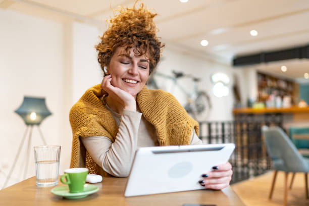istock Young woman at coffee shop 1528351477