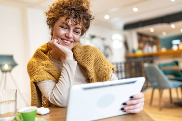 istock Young woman at coffee shop 1528356172