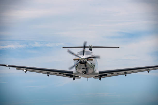 istock Turboprop airplane in flight 1528356678