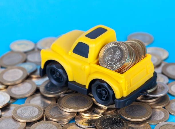 istock buy car, coin, car concepts 1528366352