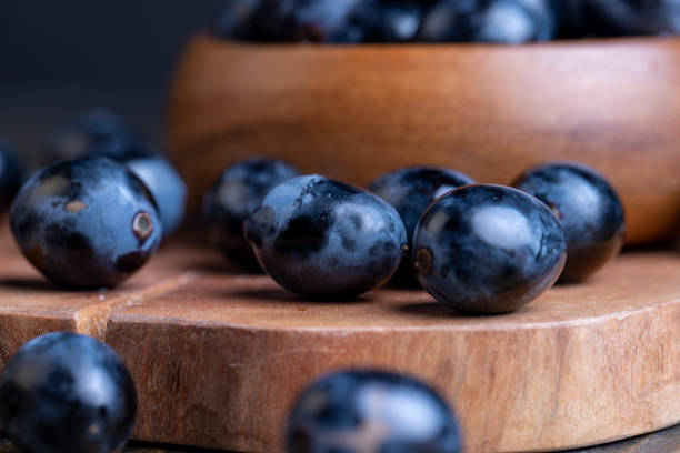istock Unwashed blue grapes in the dust 1528787356