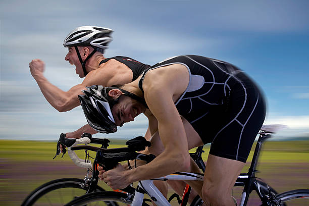 vencedor - racing bicycle cyclist sports race panning imagens e fotografias de stock