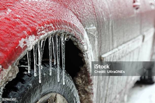 Foto de Automóvel No Gelo e mais fotos de stock de Carro - Carro, Neve, Vermelho