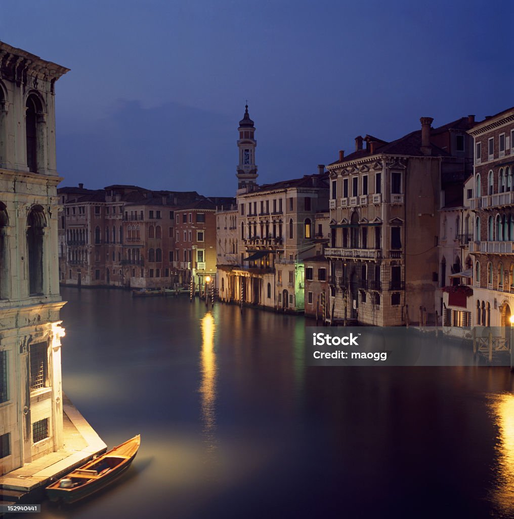 Гранд-канал в ночи, Венеция, Италия - Стоковые фото Гранд-канал - Венеция роялти-фри
