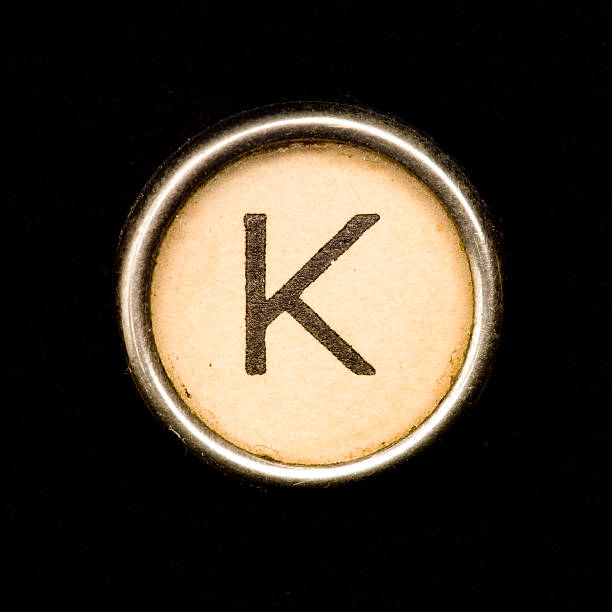 machine à écrire la lettre k - typewriter typebar alphabet retro revival photos et images de collection
