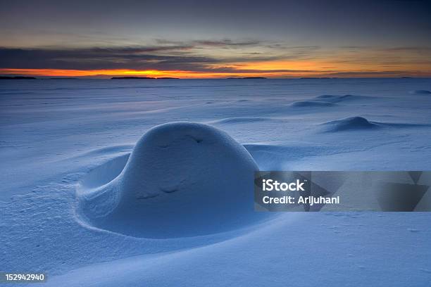 Foto de Neve Manhã Na Praia De Helsiniki Finlândia e mais fotos de stock de Azul - Azul, Beleza, Cena de tranquilidade