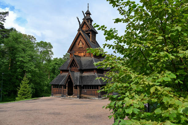 stavkirke di gol in norvegia - norwegian culture foto e immagini stock