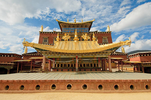 monasterio de songzanlin tibetano, shangri-la, china - lamaism fotografías e imágenes de stock