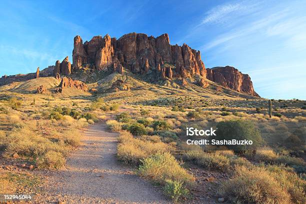 Caminhadas Trail Em Montanhas Superstition Arizona - Fotografias de stock e mais imagens de Montanhas Superstition