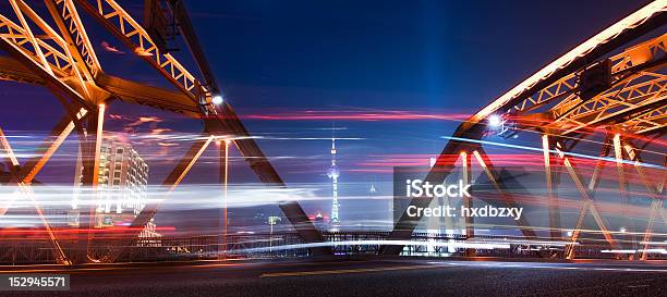 Shanghai Skyline Di Notte - Fotografie stock e altre immagini di Acciaio - Acciaio, Ambientazione esterna, Architettura