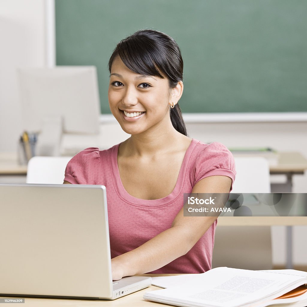 Jovem mulher na sala de aula - Royalty-free 20-29 Anos Foto de stock