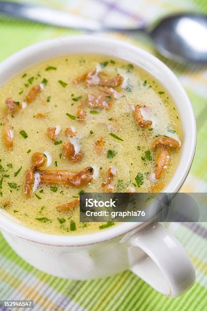 Zuppa Chantarelles - Fotografie stock e altre immagini di Alimentazione sana - Alimentazione sana, Bianco, Cena