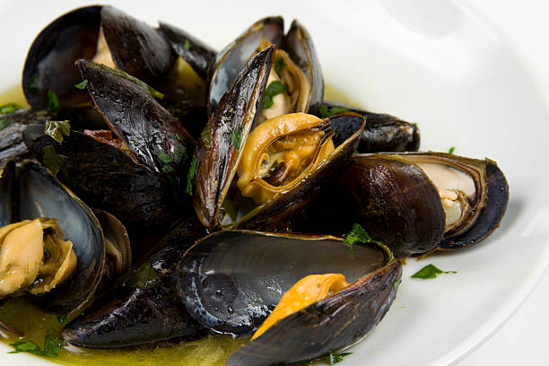 istock mussels in white wine sauce 152946596