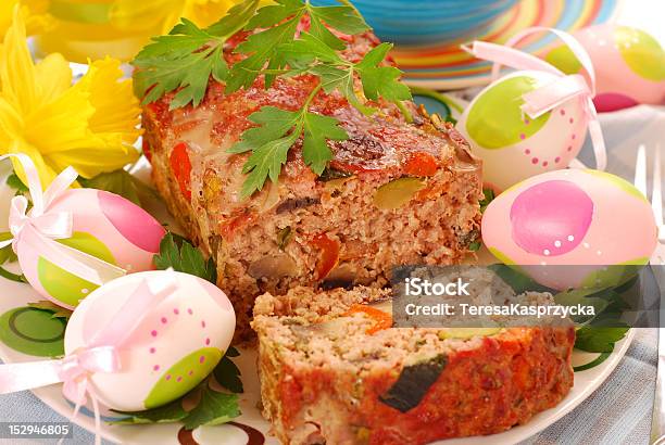 Meatloaf Con Verdure Per Pasqua - Fotografie stock e altre immagini di Arrosto - Cibo cotto - Arrosto - Cibo cotto, Arrosto - Portata principale, Carne
