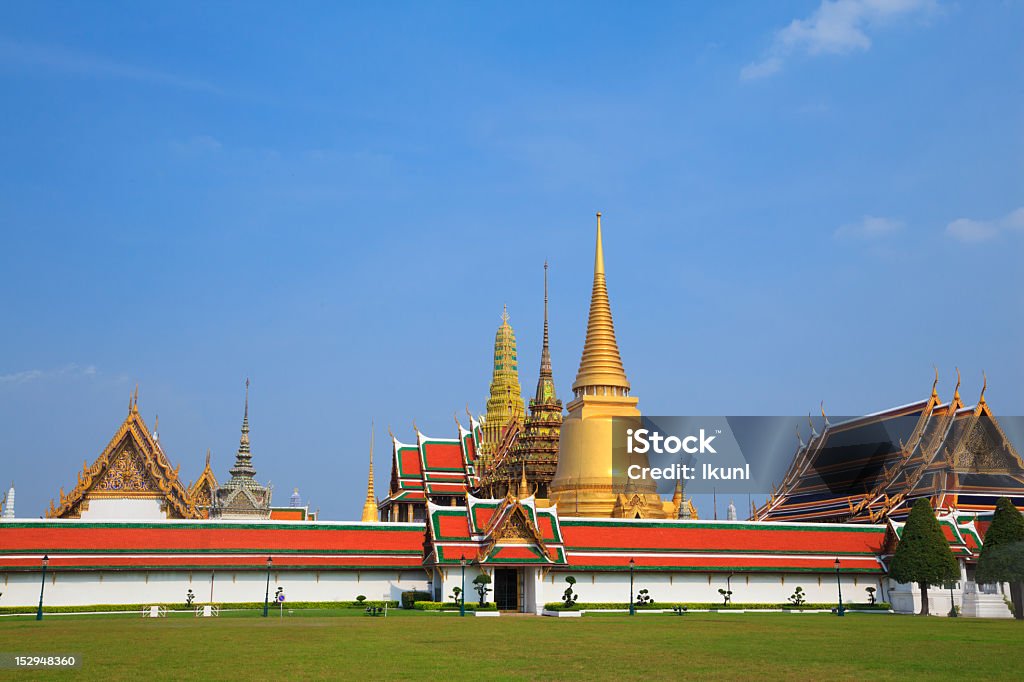 Wat pra kaeo, il Grand palace, Bangkok, Tailandia - Foto stock royalty-free di Antico - Condizione