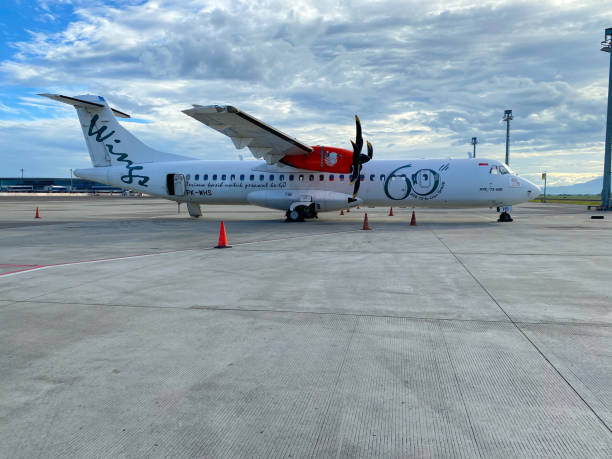 makassar-indonesia, 12 march 2023: atr wings air, aircraft propeller plane parked at the airport - fuel and power generation air vehicle repairing airplane imagens e fotografias de stock