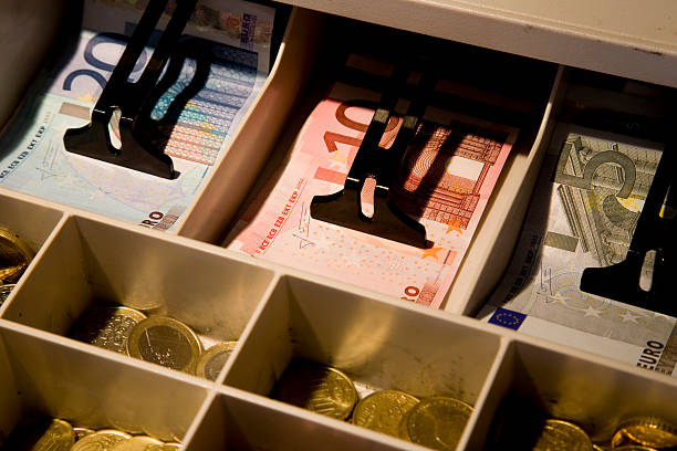 istock euro cash 152950686