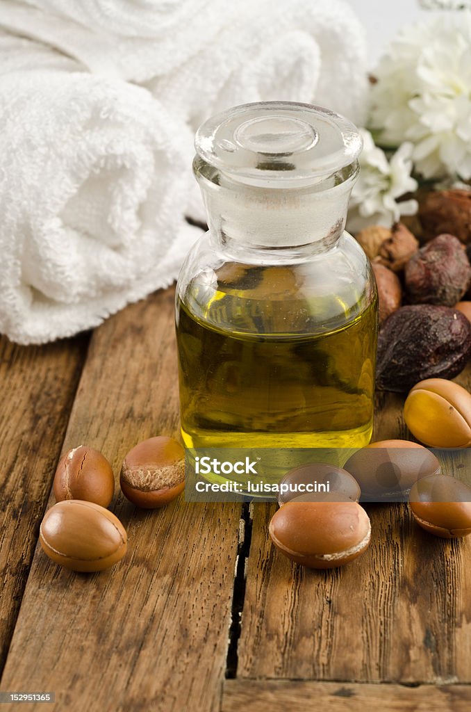 Olio di Argan con frutta - Foto stock royalty-free di Olio di argan