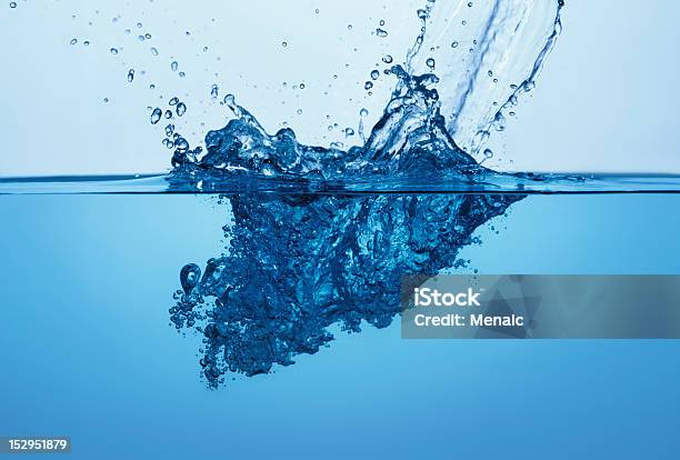 Klar Wasser Wave Splash And Bubbles 6 Stockfoto und mehr Bilder von Abstrakt - Abstrakt, Bach, Bewegung