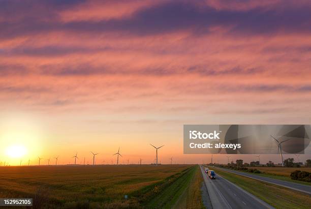 Energia Eolica - Fotografie stock e altre immagini di Indiana - Indiana, Turbina a vento, TIR