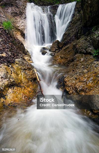 Wodospady - zdjęcia stockowe i więcej obrazów Bez ludzi - Bez ludzi, Fotografika, Mgła