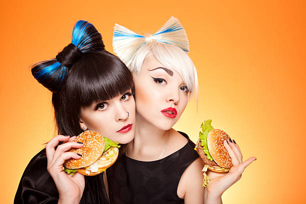 istock two girls with burgers 152953687