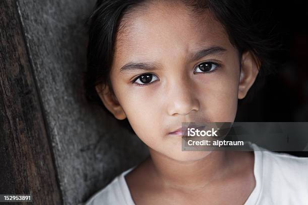 필리핀 여자아이 세로는 걱정하는에 대한 스톡 사진 및 기타 이미지 - 걱정하는, 보기-정적 활동, 소녀