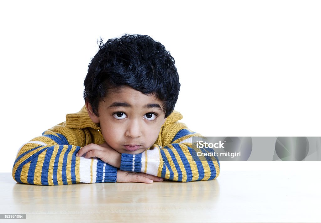 Portrait de grave jeune enfant - Photo de Asiatique de l'Est et du Sud-Est libre de droits