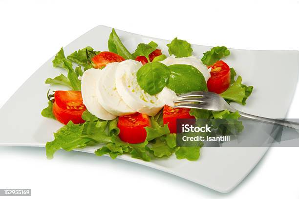 Mozzarella Mit Tomaten Und Basilikum Stockfoto und mehr Bilder von Abnehmen - Abnehmen, Basilikum, Blatt - Pflanzenbestandteile