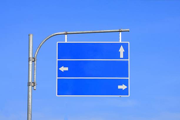 3 つの空白の道路標識矢印ます。 - directional sign road sign blank arrow sign ストックフォトと画像