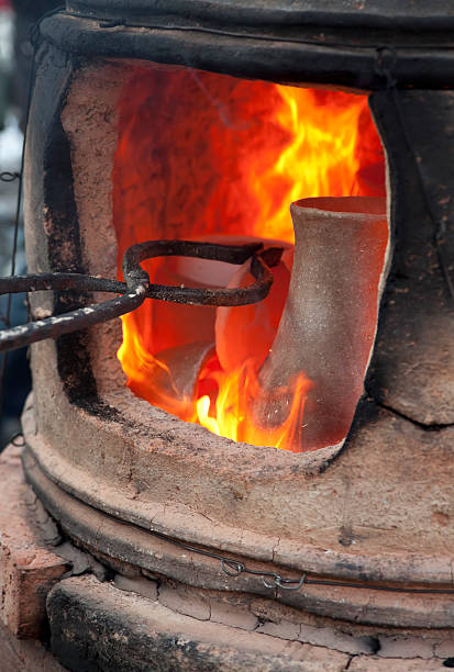 глиняная посуда печь для обжига - kiln ceramic ceramics fire стоковые фото и изображения