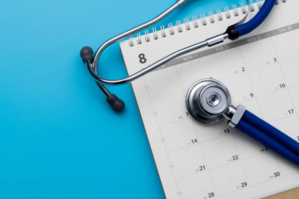 istock Stethoscope and pen on a calendar 1529588168
