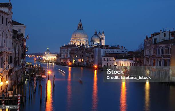 Photo libre de droit de Grand Canal À Venise Italievue De Nuit banque d'images et plus d'images libres de droit de Architecture - Architecture, Basilique, Beauté