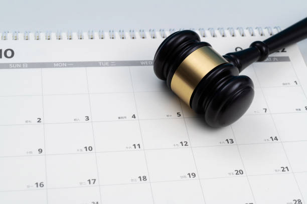 istock Calendar with gavel on the table 1529591819