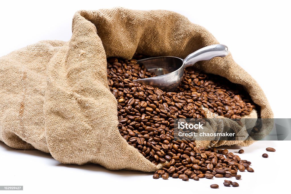 Serapilheira cheio de grãos de café com Colher de metal - Royalty-free Alumínio Foto de stock