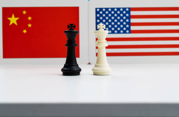istock Two chess kings battle with American and Chinese flag 1529594895