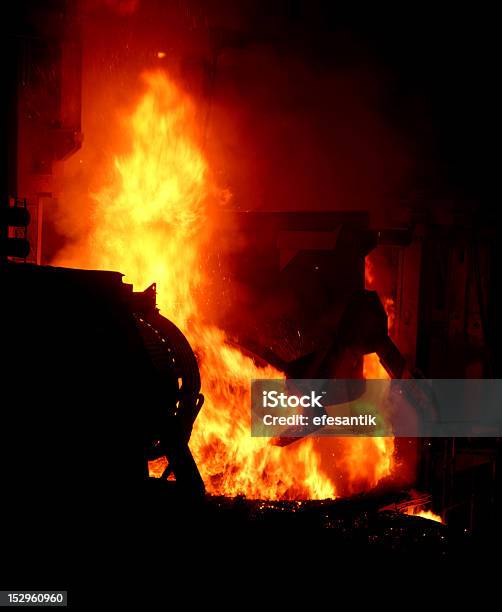 Fusione Del Ferro - Fotografie stock e altre immagini di Acciaieria - Acciaieria, Acciaio, Arancione