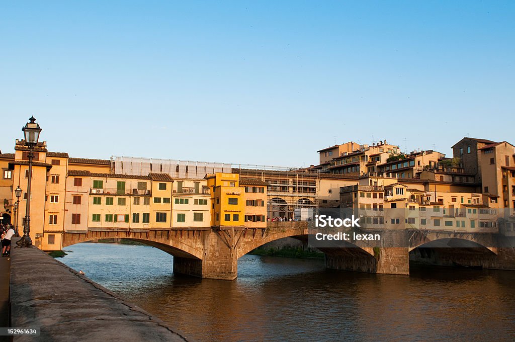 Multidões de turistas a Ponte Vecchio, em Florença - Foto de stock de Antigo royalty-free