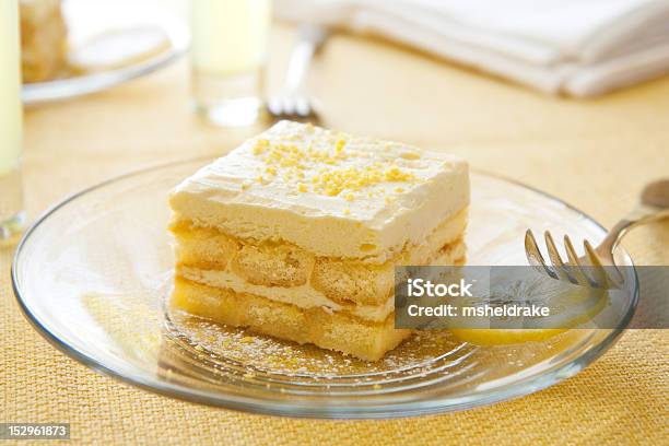 Tiramisú De Limón Foto de stock y más banco de imágenes de Tiramisú - Tiramisú, Limón, Cáscara del cítrico