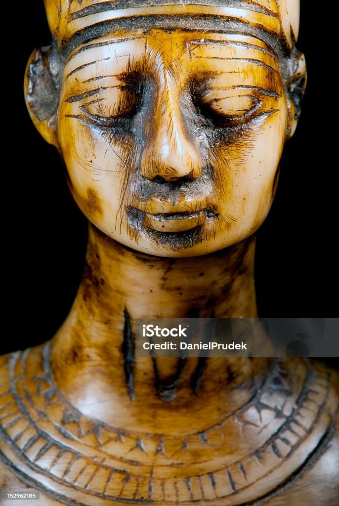 Büste von Königin Nofretete, auf schwarzem Hintergrund - Lizenzfrei Antiker Gegenstand Stock-Foto