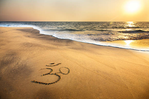 symbol om na plaży - sand ripple water summer zdjęcia i obrazy z banku zdjęć