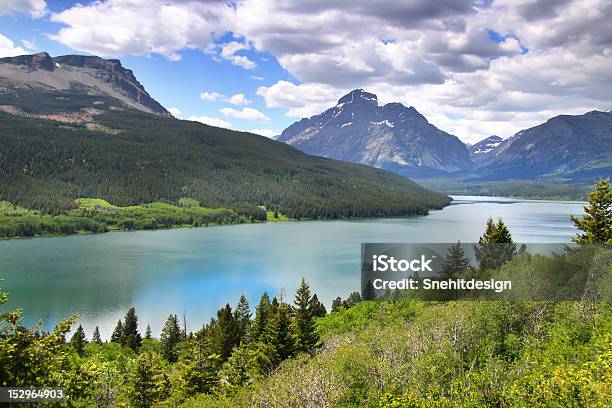 Photo libre de droit de Saint Mary Lake banque d'images et plus d'images libres de droit de Beauté de la nature - Beauté de la nature, Bleu, Chaîne de montagnes