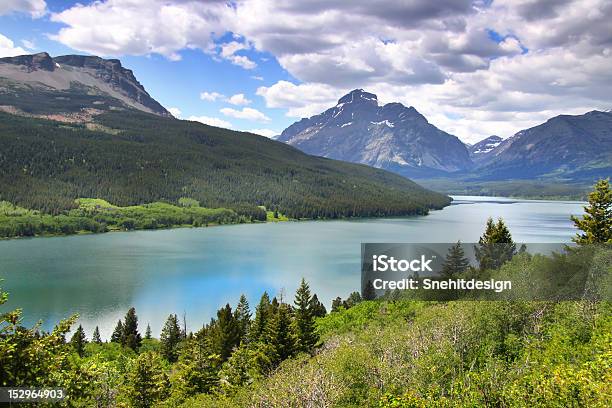 Foto de Lago Saint Mary e mais fotos de stock de Azul - Azul, Beleza natural - Natureza, Cordilheira