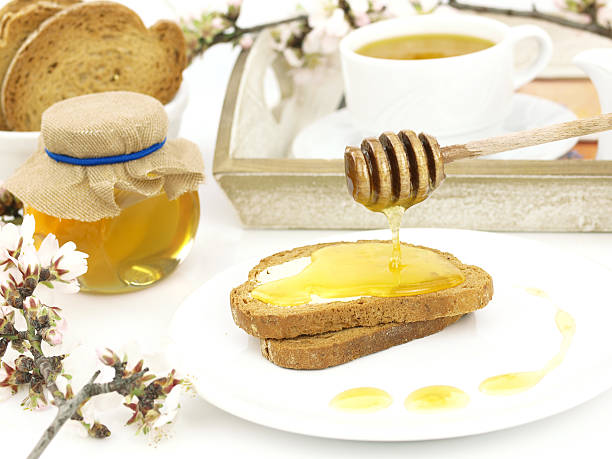 istock Honey on toasts and a cup of tea 152966112