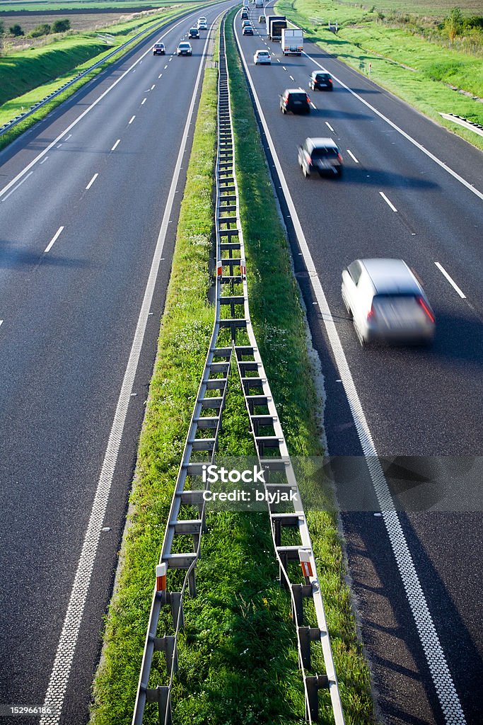 Desenfoque de movimiento de tráfico de autopista - Foto de stock de Aire libre libre de derechos